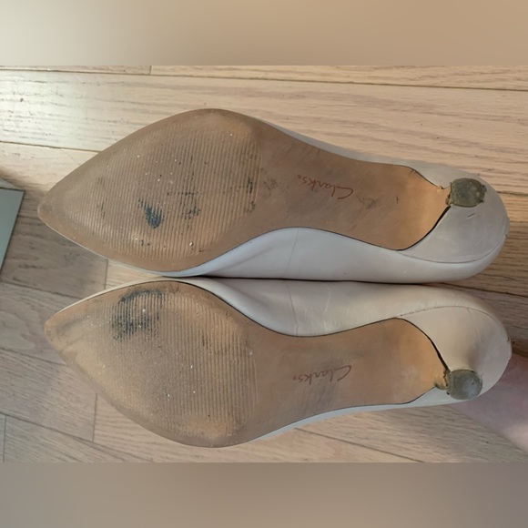 Clarks beige cream low heels US size 9 - Picture 5 of 9